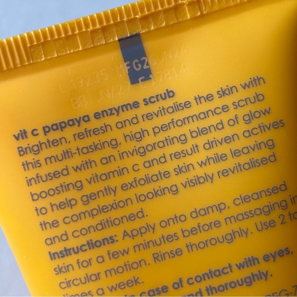 Rodial VIT C Papaya Enzyme Scrub Full Size - Picture 5 of 6